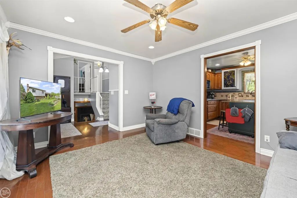 28329 E Blom Drive Harrison Charter Township MI 48045
