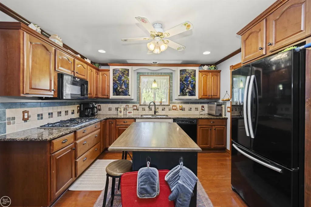 28329 E Blom Drive Harrison Charter Township MI 48045