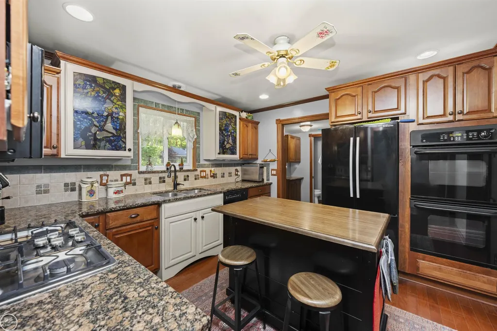 28329 E Blom Drive Harrison Charter Township MI 48045