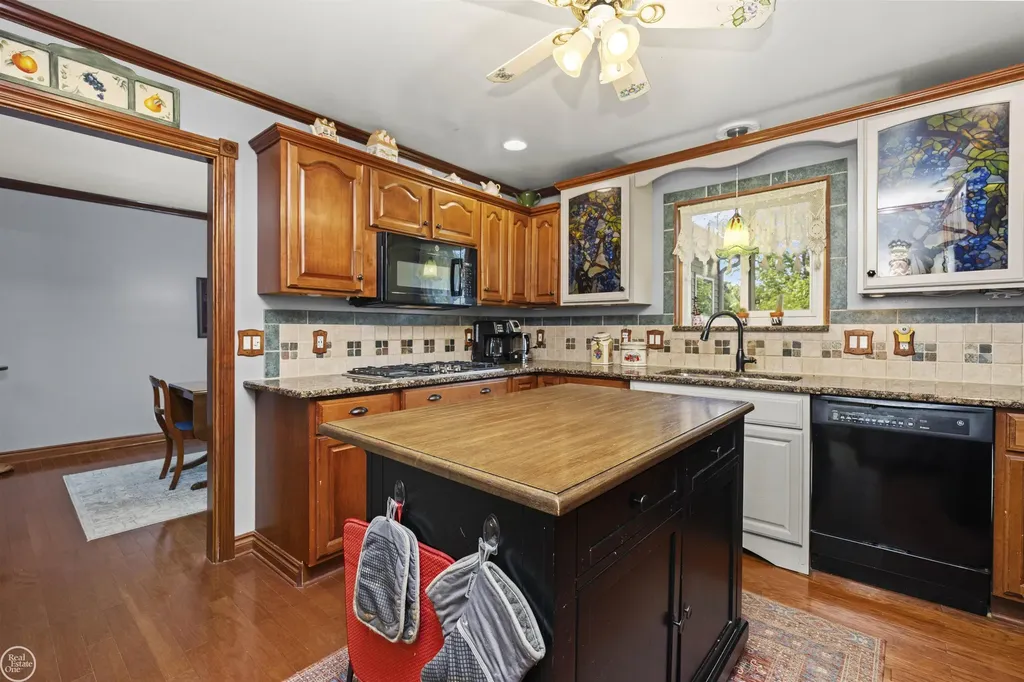 28329 E Blom Drive Harrison Charter Township MI 48045