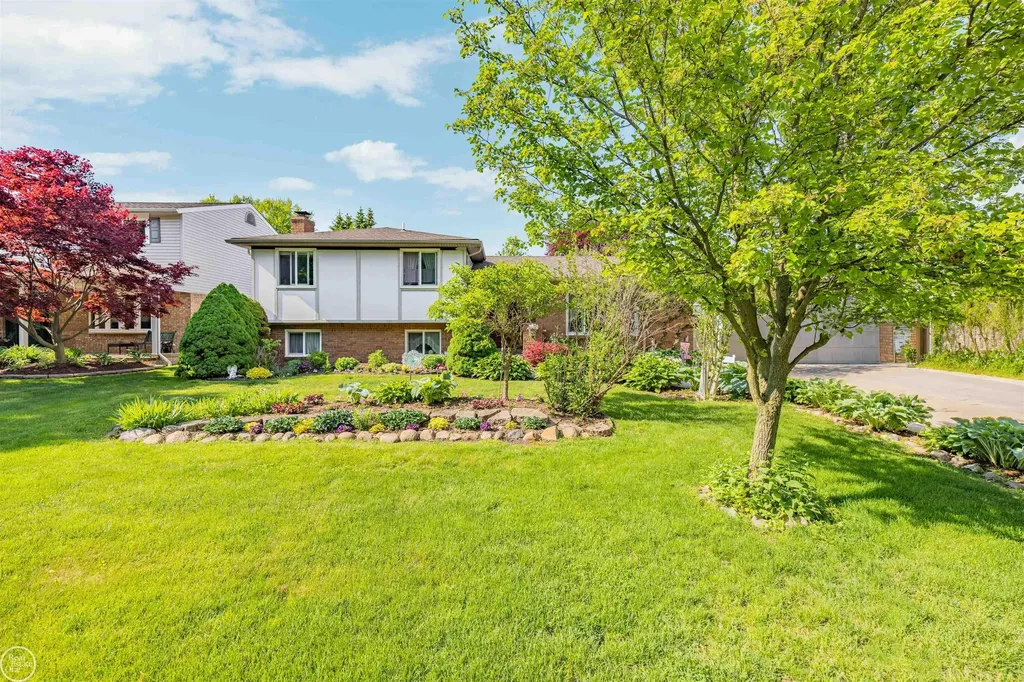28329 E Blom Drive Harrison Charter Township MI 48045