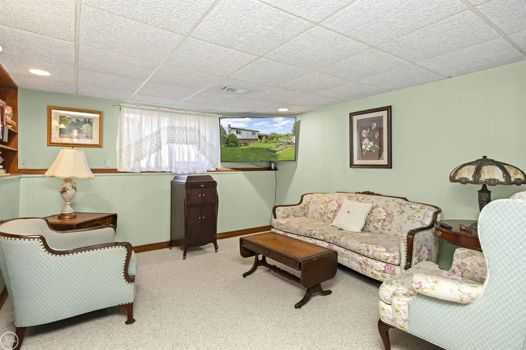 28329 E Blom Drive Harrison Charter Township MI 48045