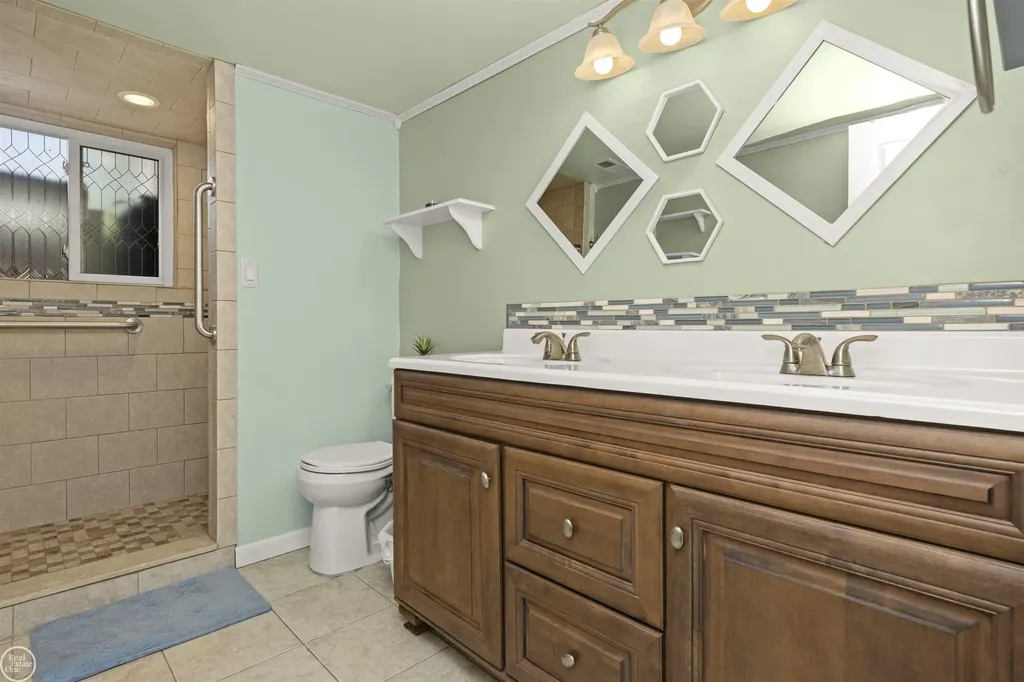 28329 E Blom Drive Harrison Charter Township MI 48045