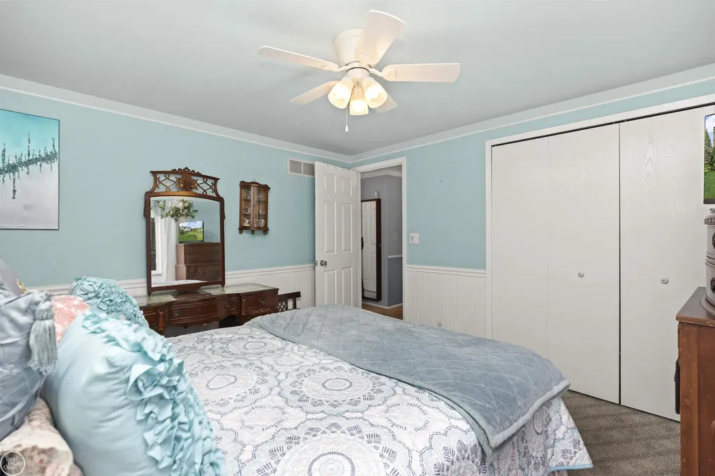 28329 E Blom Drive Harrison Charter Township MI 48045