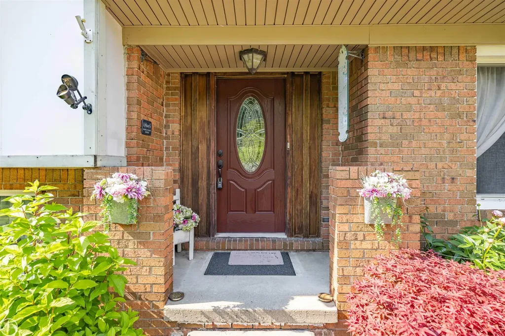 28329 E Blom Drive Harrison Charter Township MI 48045