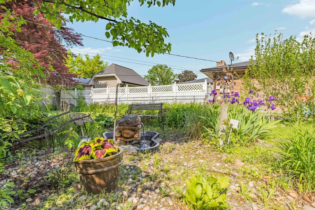 28329 E Blom Drive Harrison Charter Township MI 48045