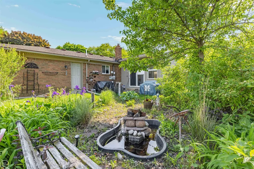 28329 E Blom Drive Harrison Charter Township MI 48045
