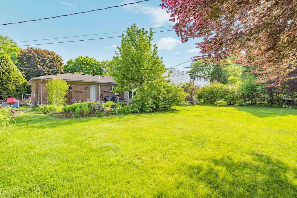 28329 E Blom Drive Harrison Charter Township MI 48045