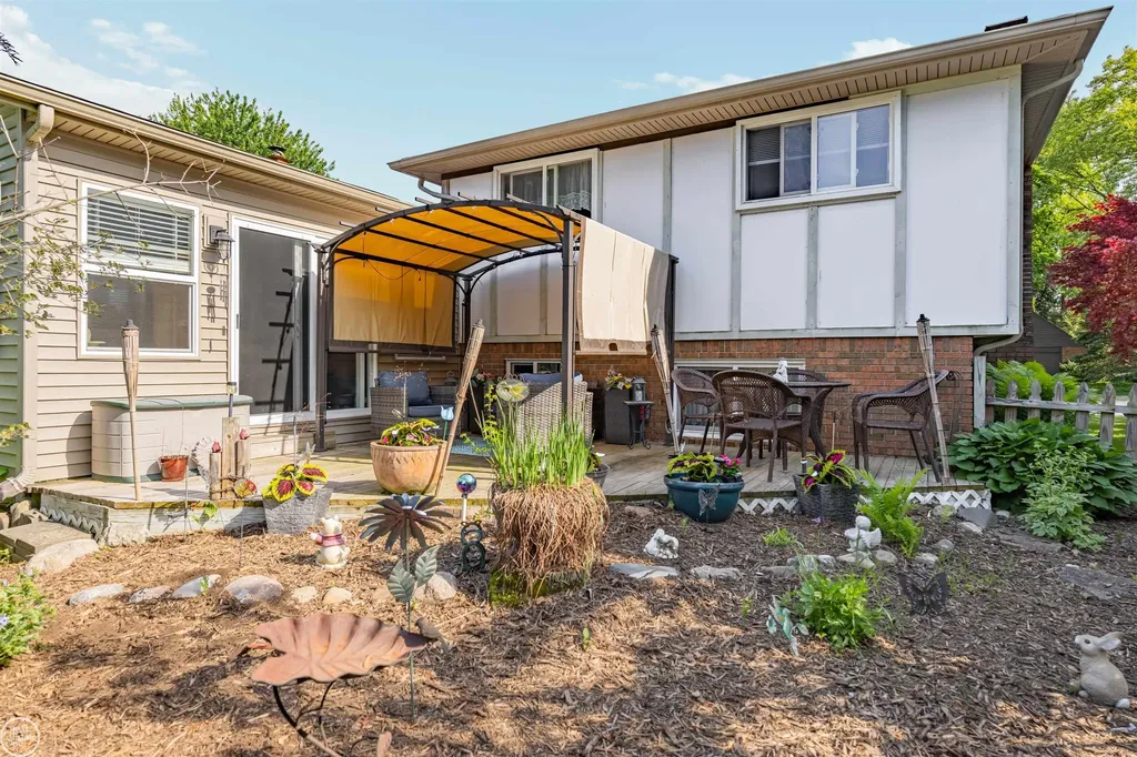 28329 E Blom Drive Harrison Charter Township MI 48045