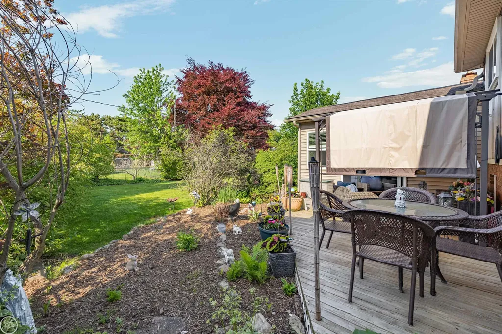 28329 E Blom Drive Harrison Charter Township MI 48045