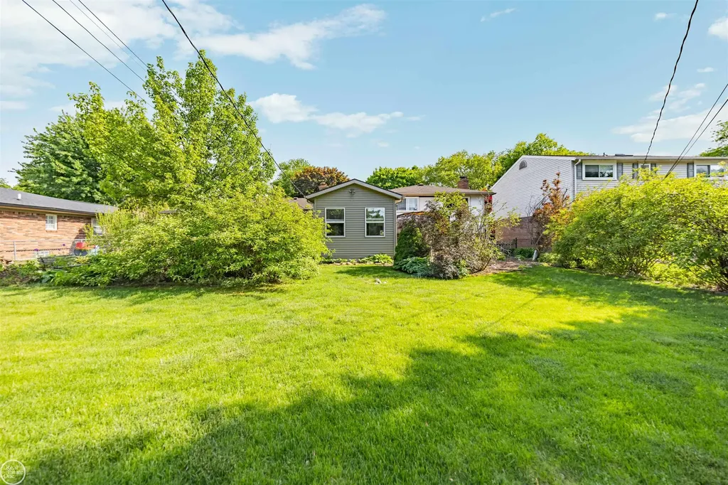 28329 E Blom Drive Harrison Charter Township MI 48045