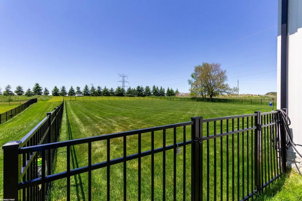 65855 Mound Road Washington Township MI 48095