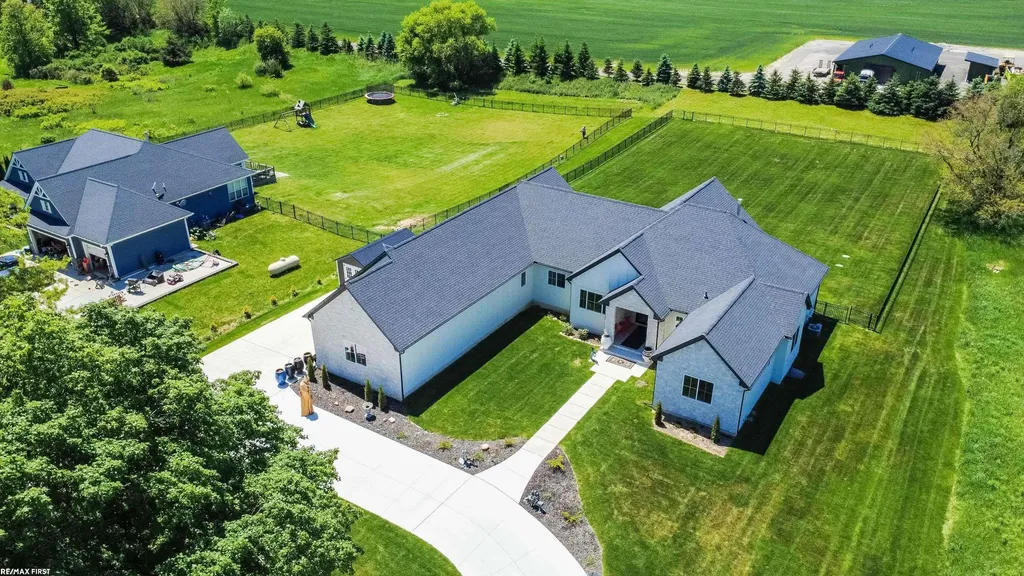 65855 Mound Road Washington Township MI 48095