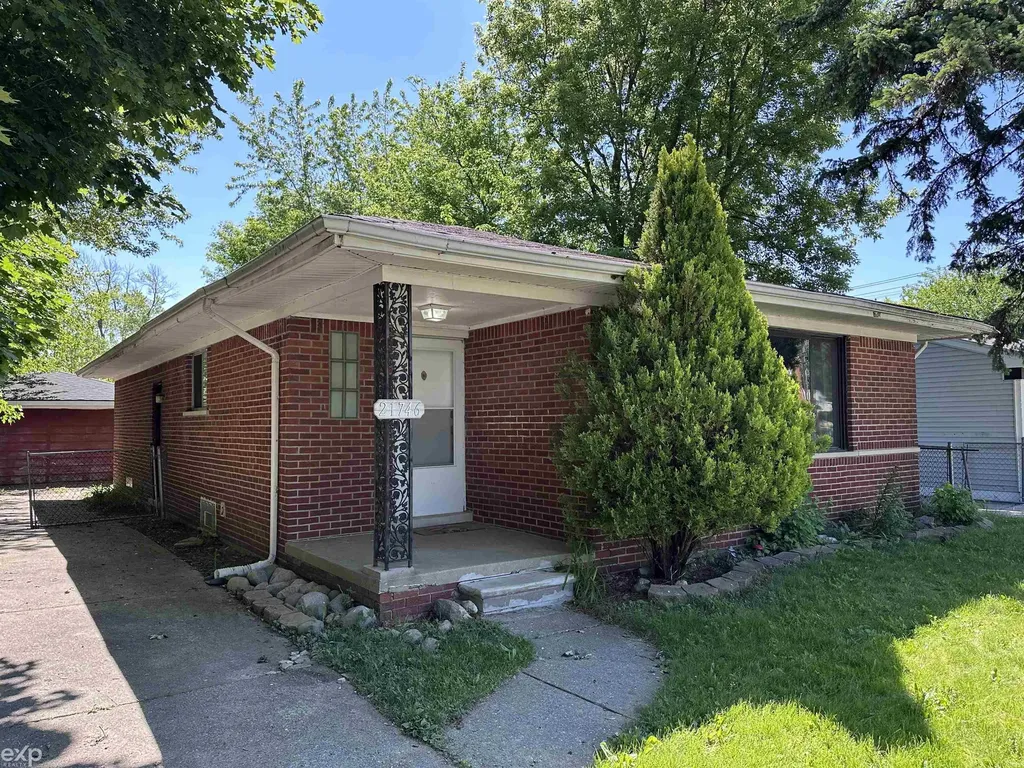 21746 Wellington Avenue Warren City MI 48089
