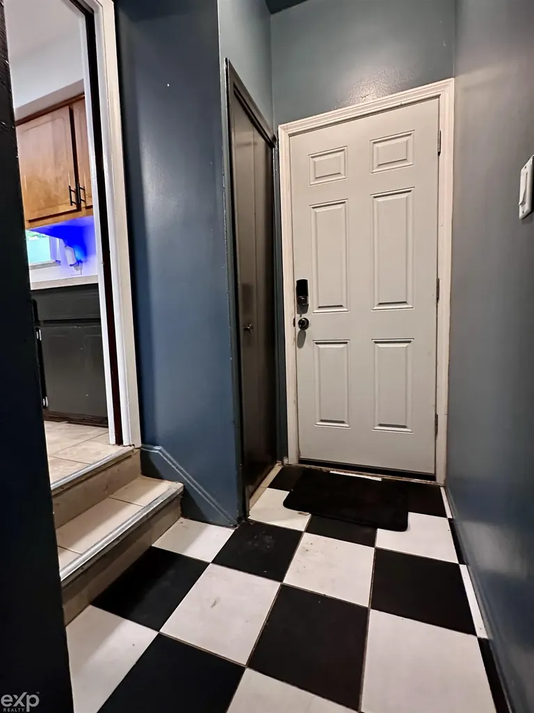 21746 Wellington Avenue Warren City MI 48089