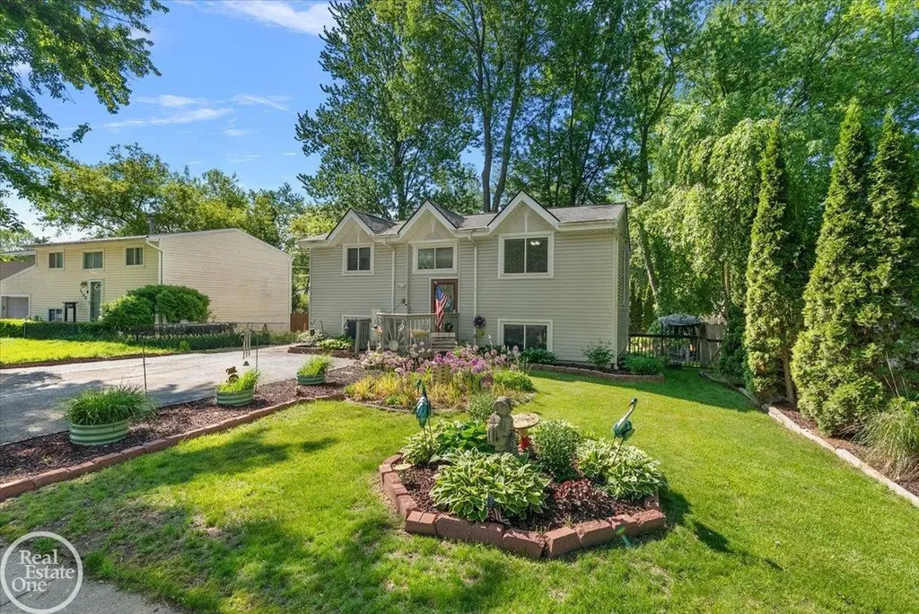 1136 Miller Road Lake Orion Village MI 48362