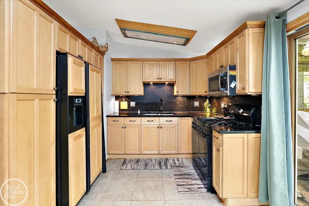 1136 Miller Road Lake Orion Village MI 48362