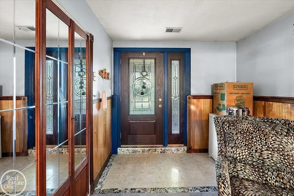 1136 Miller Road Lake Orion Village MI 48362