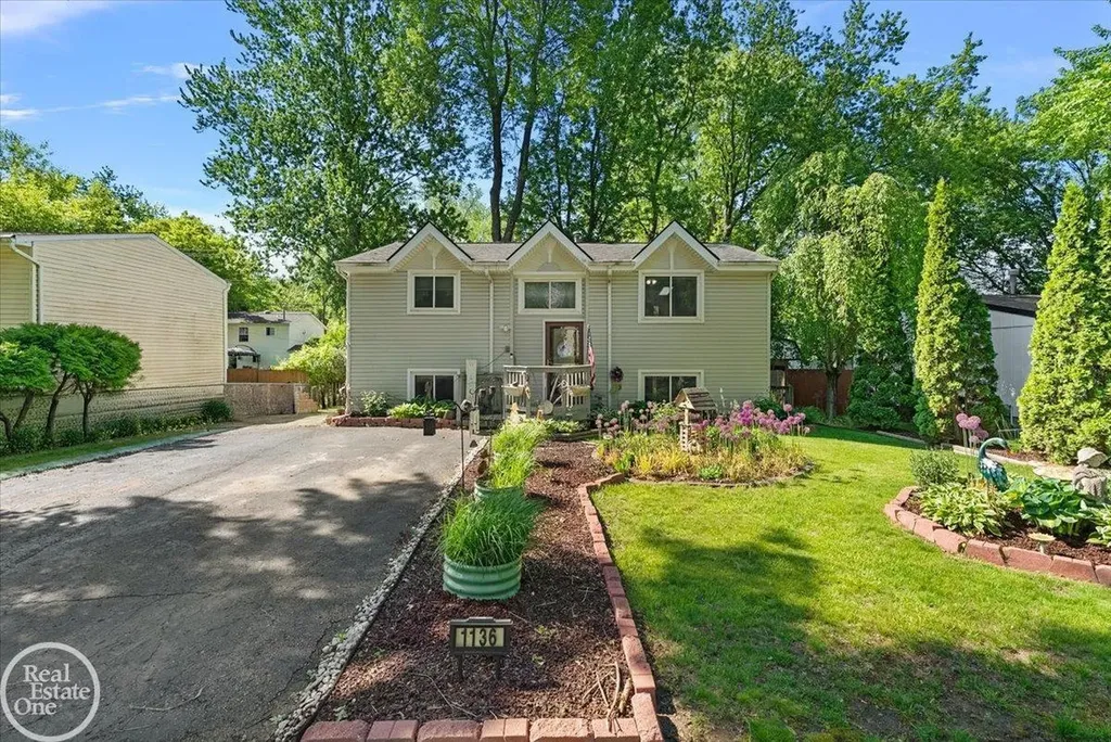 1136 Miller Road Lake Orion Village MI 48362