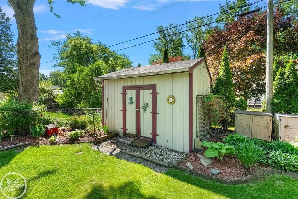 1136 Miller Road Lake Orion Village MI 48362