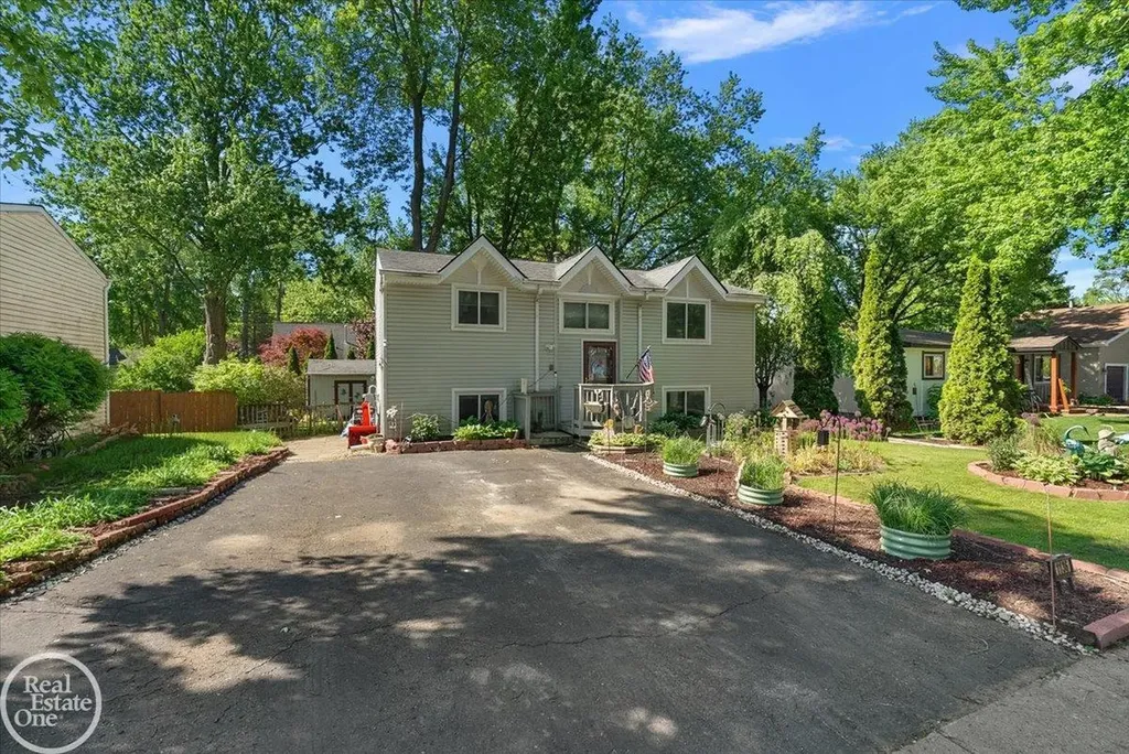 1136 Miller Road Lake Orion Village MI 48362