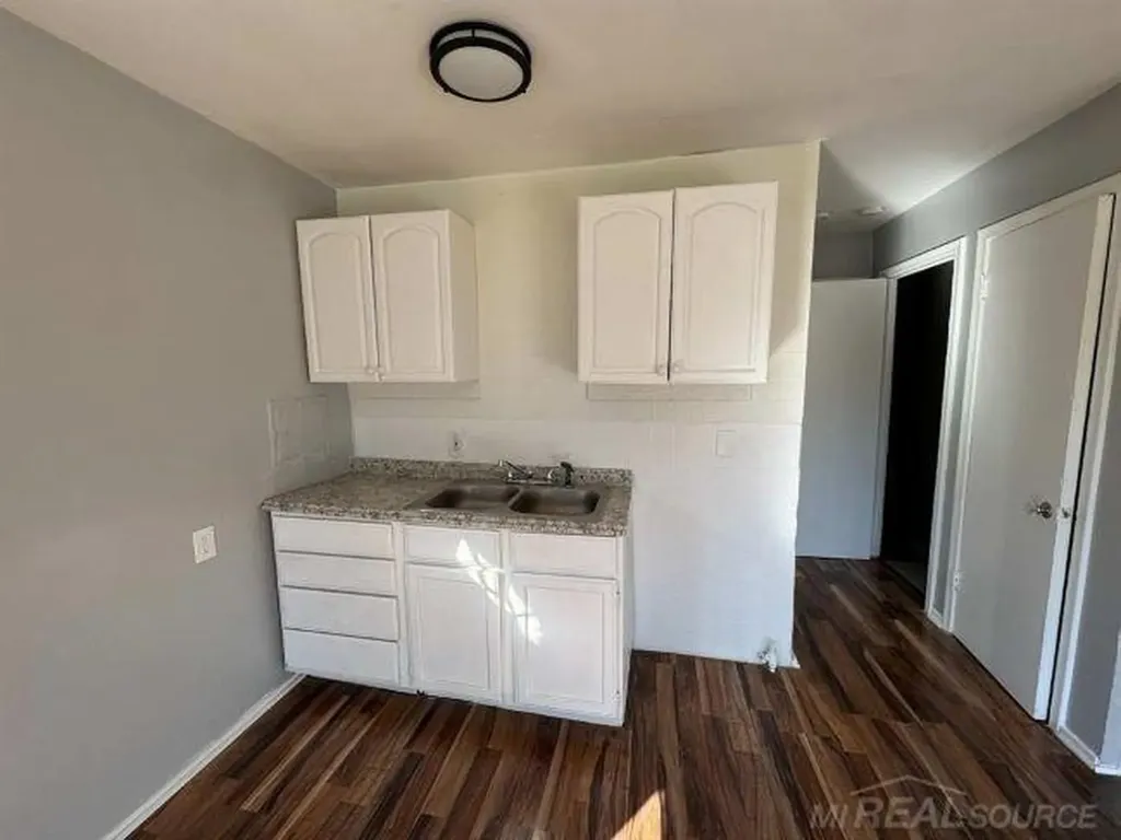 19961 Greenfield Road Detroit City MI 48235
