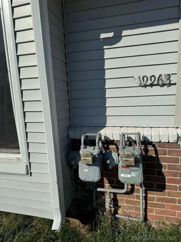19961 Greenfield Road Detroit City MI 48235