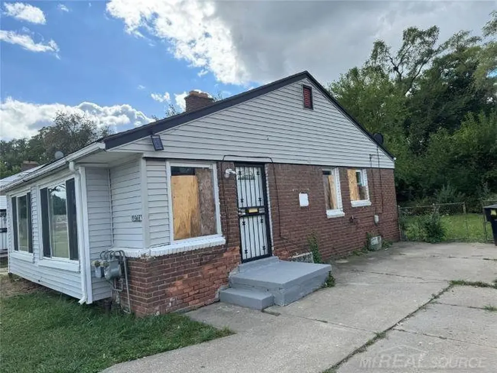 19961 Greenfield Road Detroit City MI 48235
