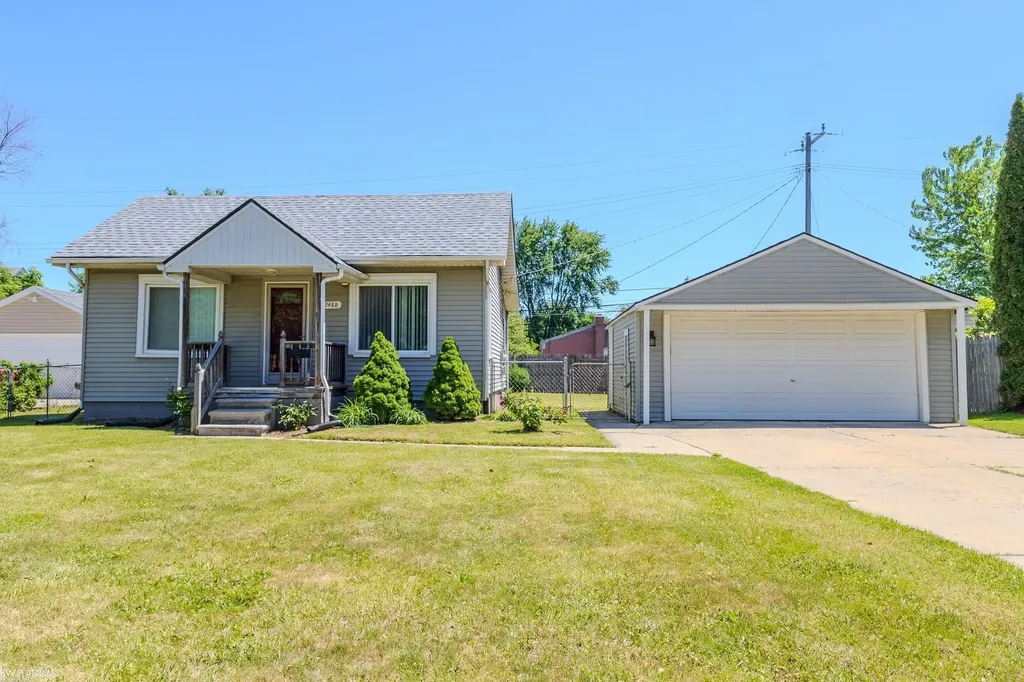 22488 Piper Avenue Eastpointe City MI 48021