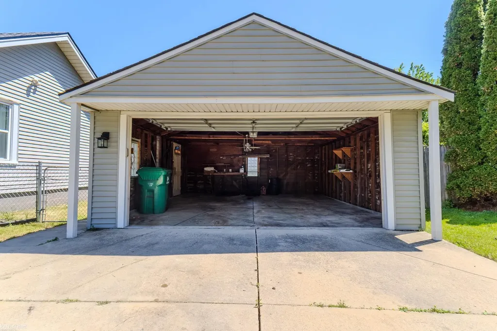 22488 Piper Avenue Eastpointe City MI 48021