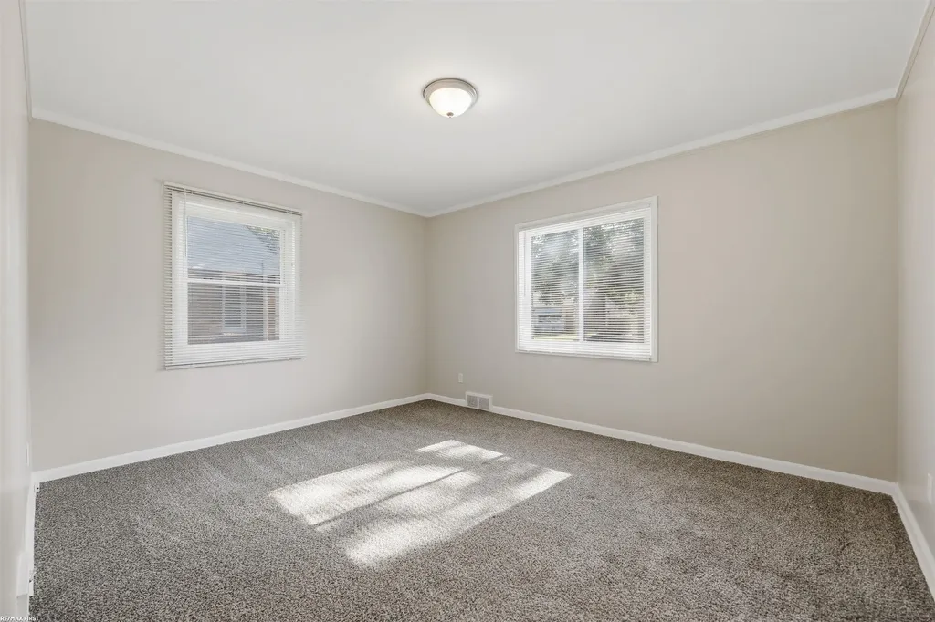 23221 Oneida Street Oak Park City MI 48237