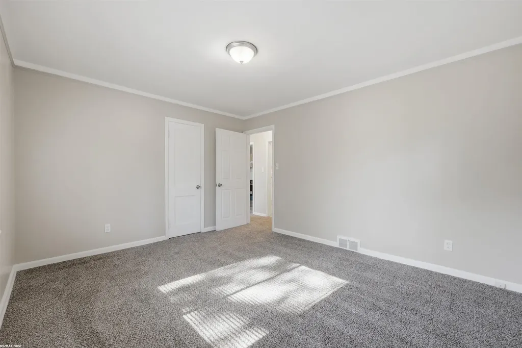 23221 Oneida Street Oak Park City MI 48237