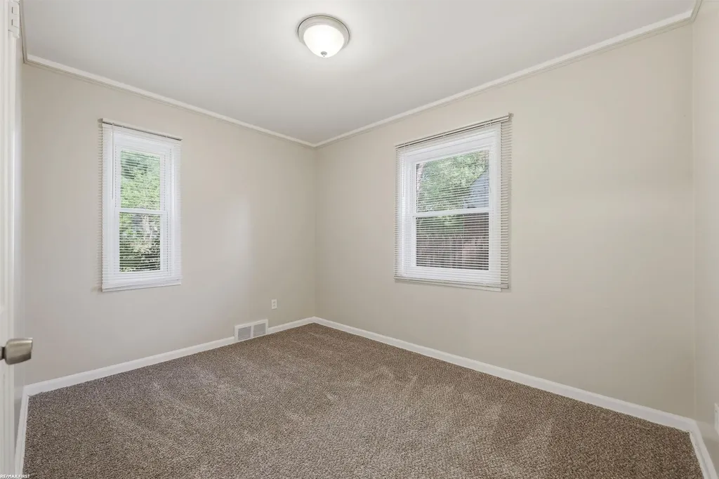 23221 Oneida Street Oak Park City MI 48237