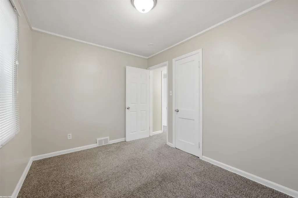 23221 Oneida Street Oak Park City MI 48237