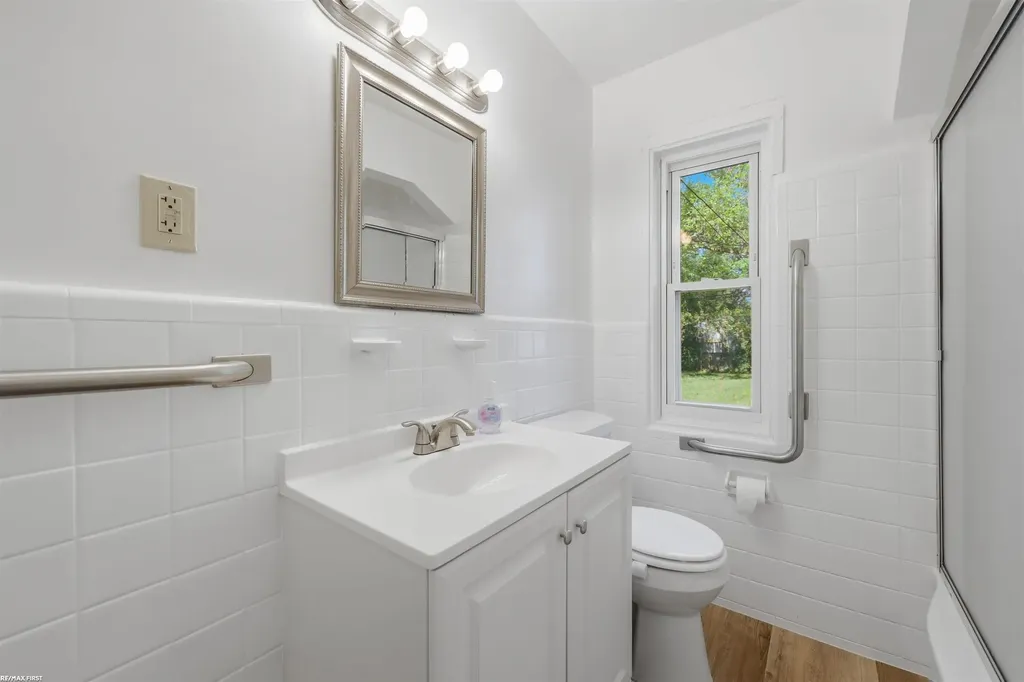 23221 Oneida Street Oak Park City MI 48237
