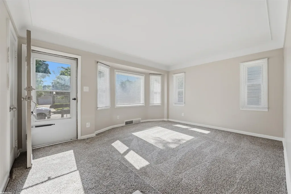 23221 Oneida Street Oak Park City MI 48237