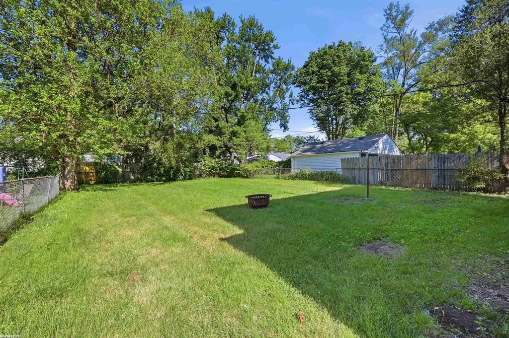 23221 Oneida Street Oak Park City MI 48237