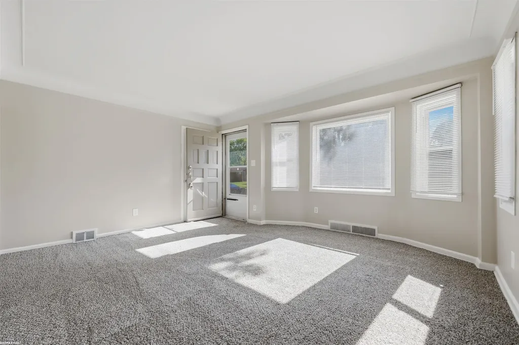 23221 Oneida Street Oak Park City MI 48237