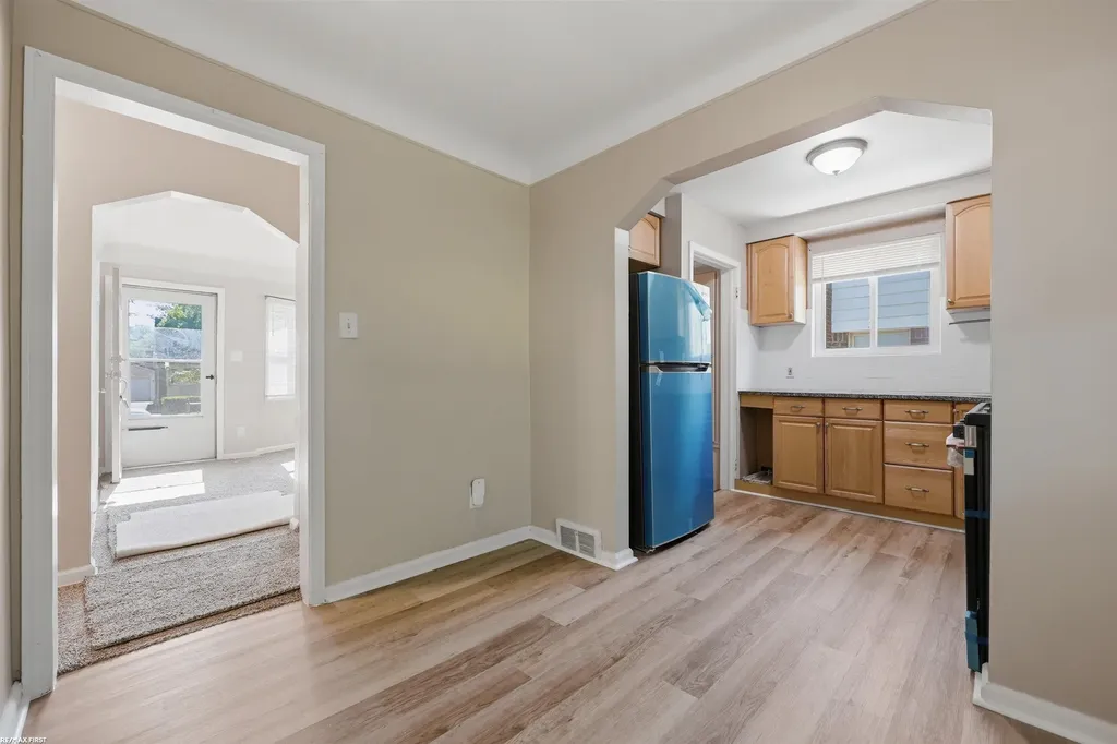 23221 Oneida Street Oak Park City MI 48237