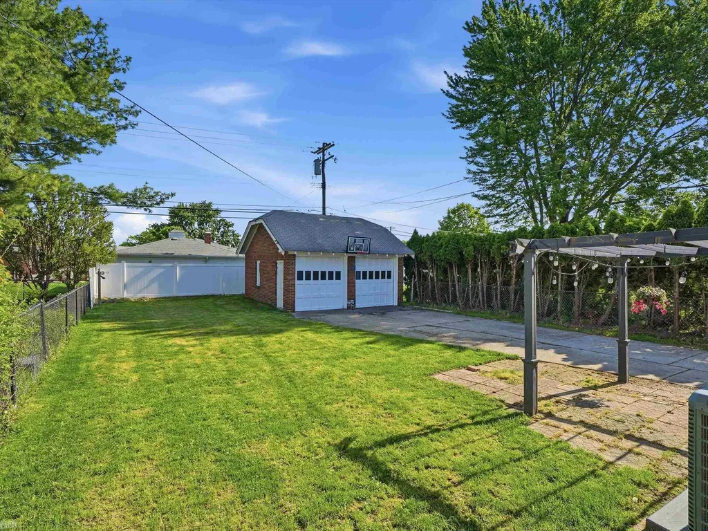 22823 Visnaw Street St. Clair Shores City MI 48081