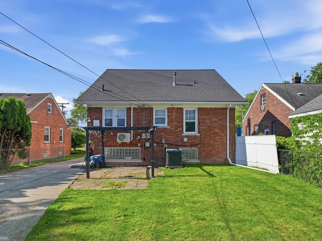 22823 Visnaw Street St. Clair Shores City MI 48081