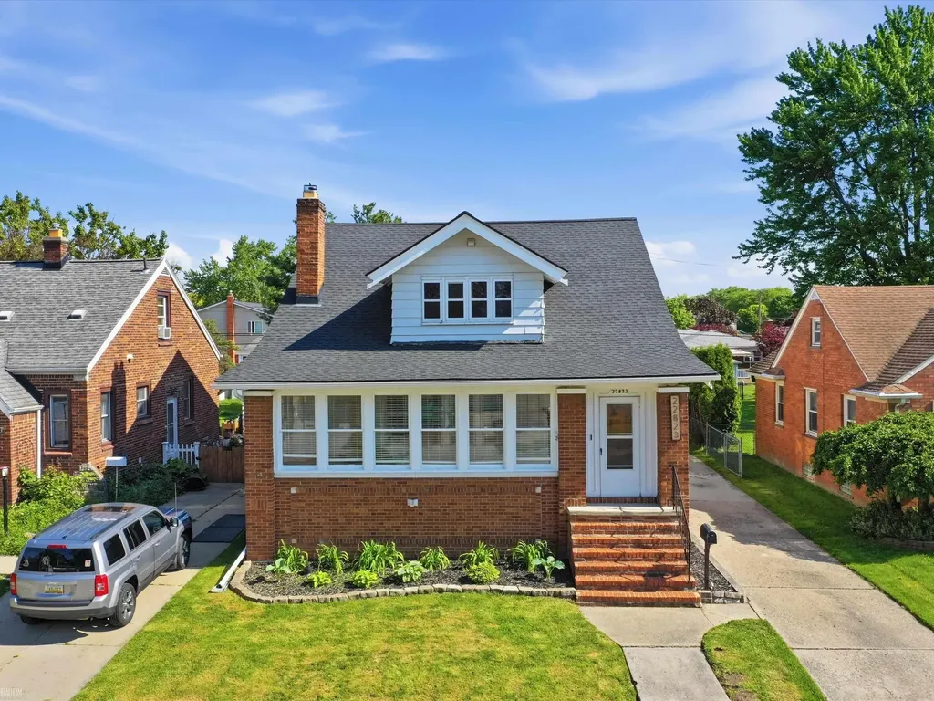 22823 Visnaw Street St. Clair Shores City MI 48081