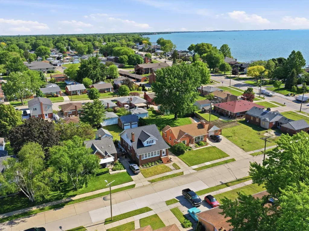 22823 Visnaw Street St. Clair Shores City MI 48081