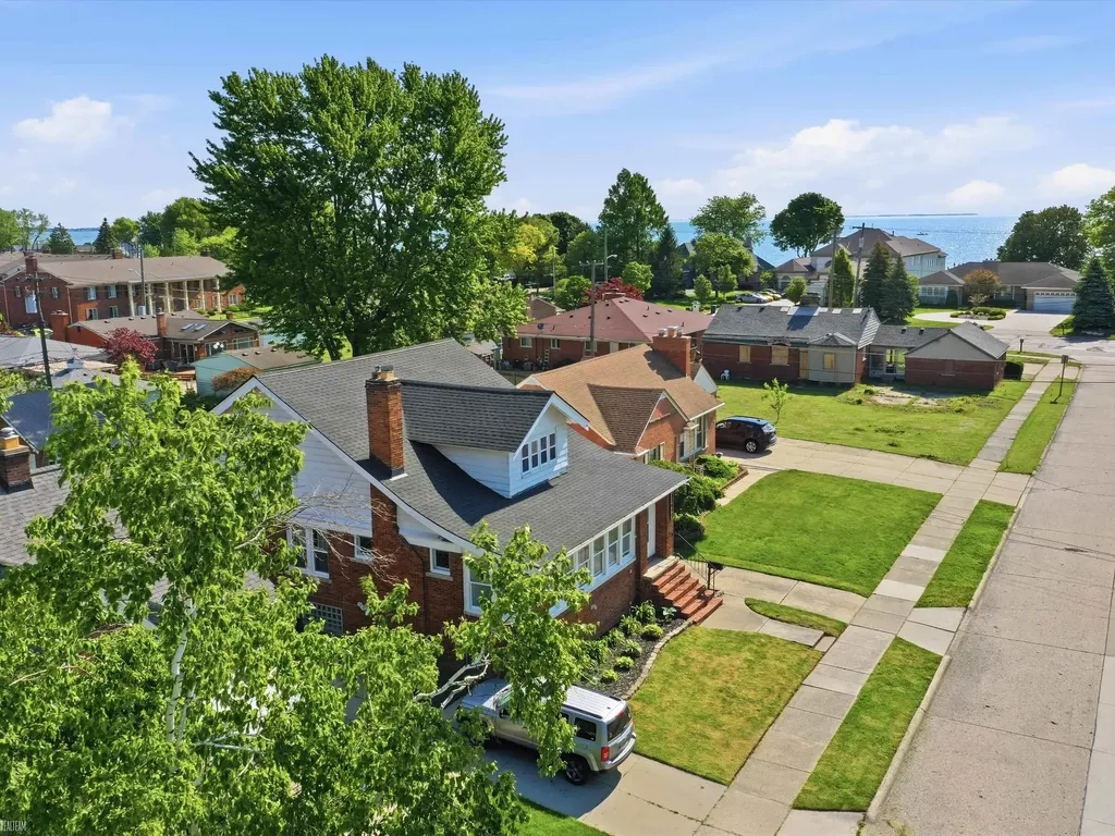 22823 Visnaw Street St. Clair Shores City MI 48081