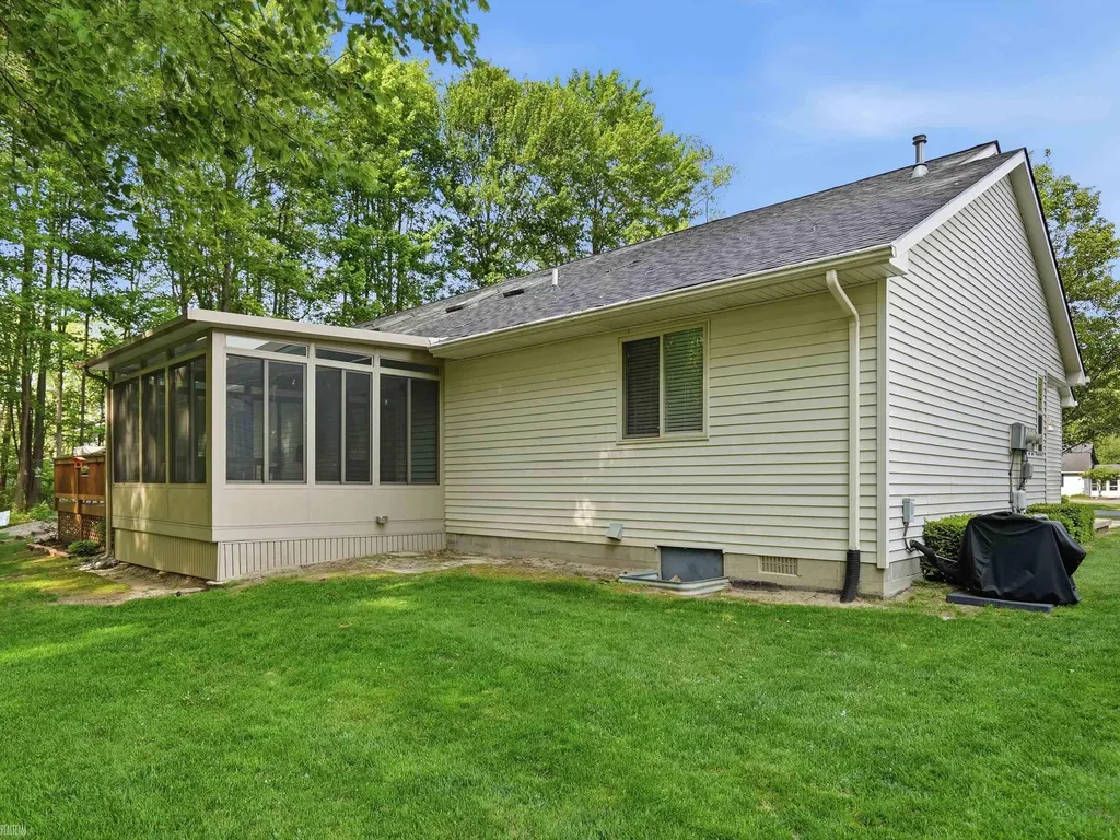9622 Nook Road Clay Township MI 48001