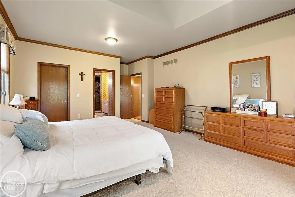 56688 Portsmouth Court Shelby Charter Township MI 48316