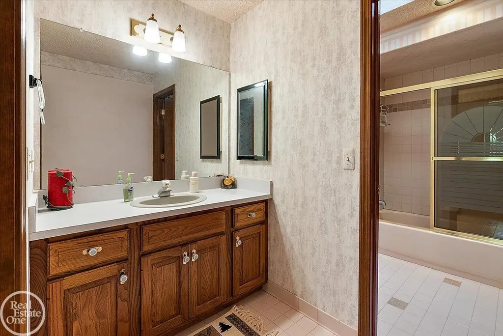 56688 Portsmouth Court Shelby Charter Township MI 48316