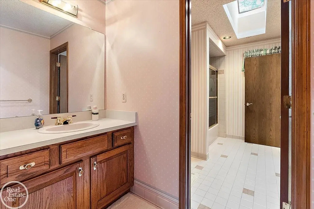 56688 Portsmouth Court Shelby Charter Township MI 48316