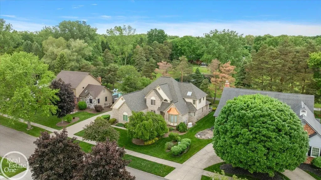 56688 Portsmouth Court Shelby Charter Township MI 48316