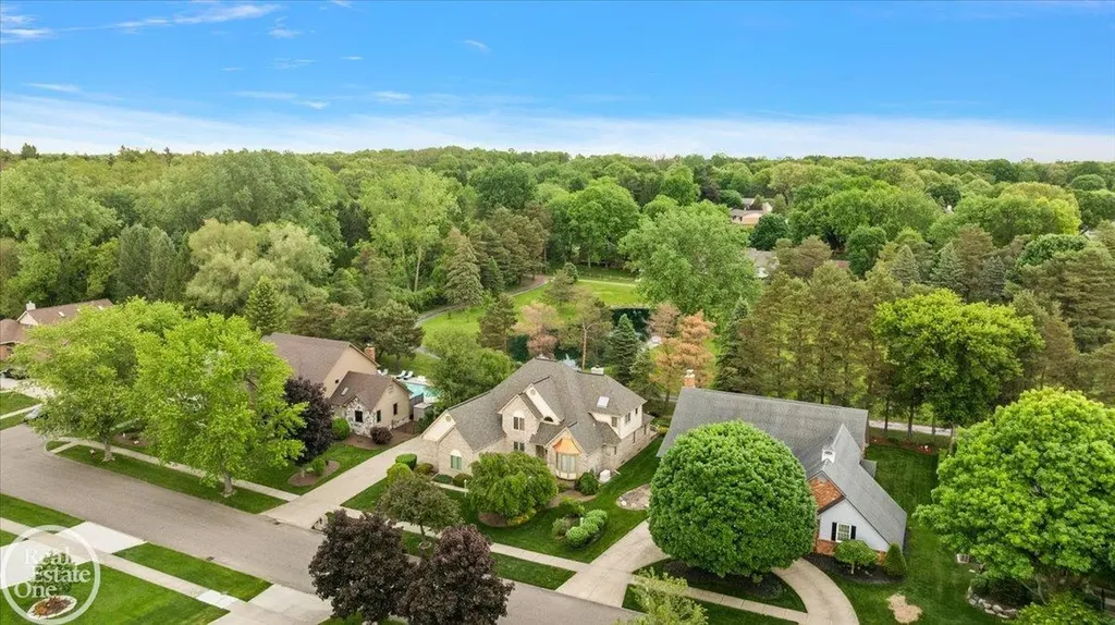 56688 Portsmouth Court Shelby Charter Township MI 48316
